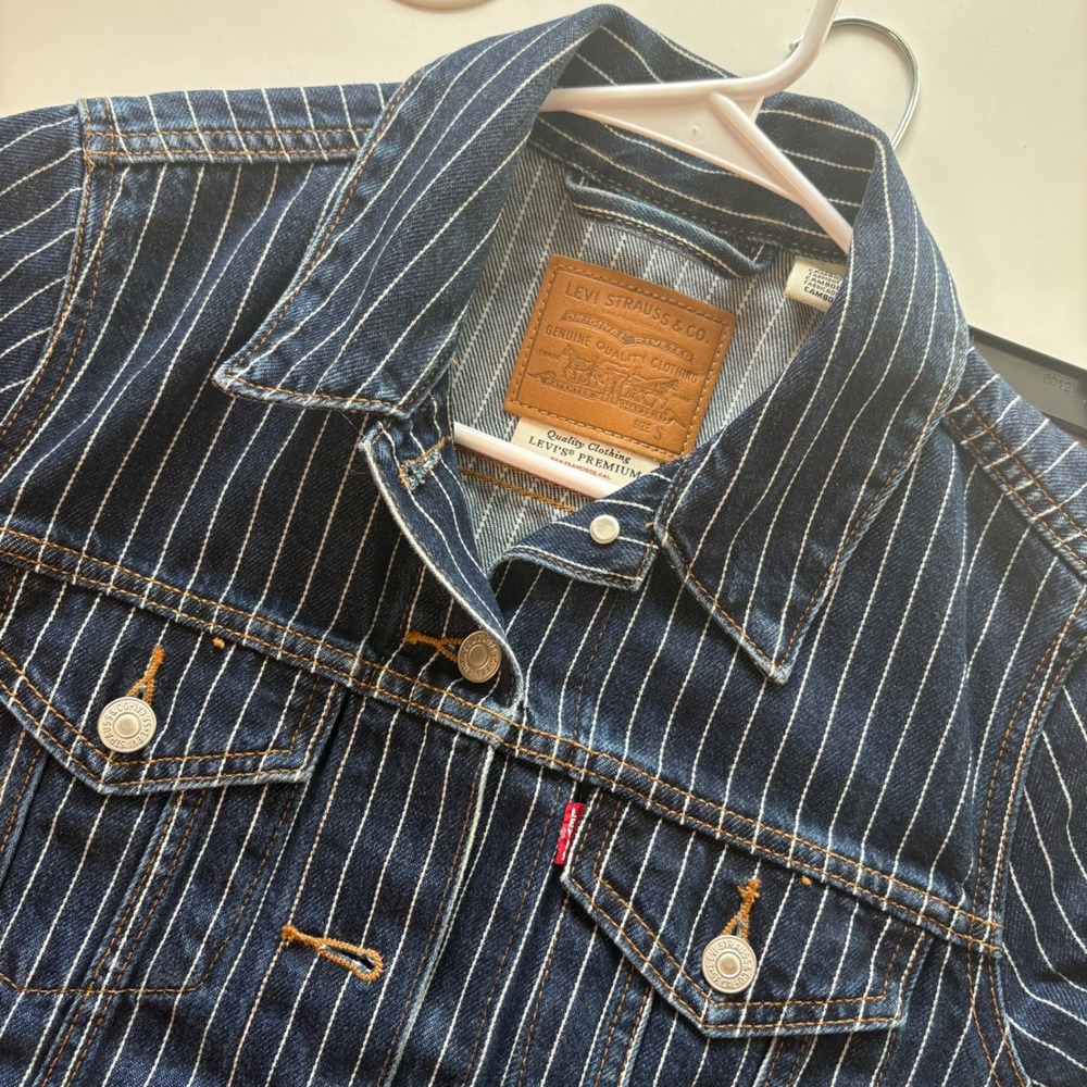 Levi's Premium Pinstripe Denim Trucker Jacket Womens S Blue Indigo 29945-0198